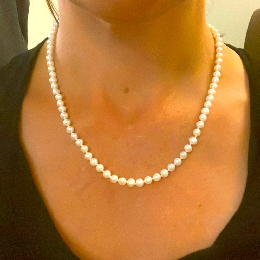 Cultured fresh water pearl necklace